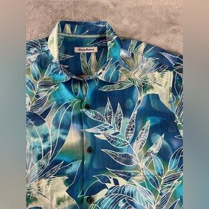 Tommy Bahama Men's Large Silk Blue Hawaiian Shirt Floral Tropical Aloha Flowers